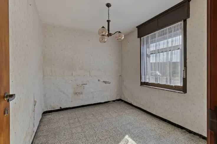 Te renoveren huis met 4 kamers tuin en garage Ieper