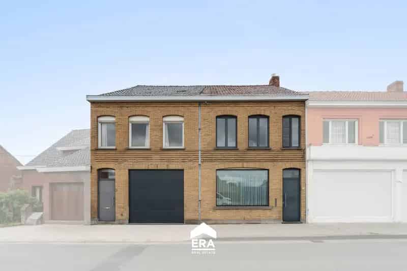 Huis te koop Poperinge: Ruime woning met grote tuin en garage