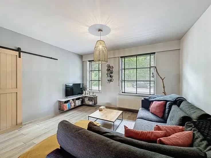 Huis Te Koop Mol-Sluis: Gerenoveerde woning met grote garage en tuin