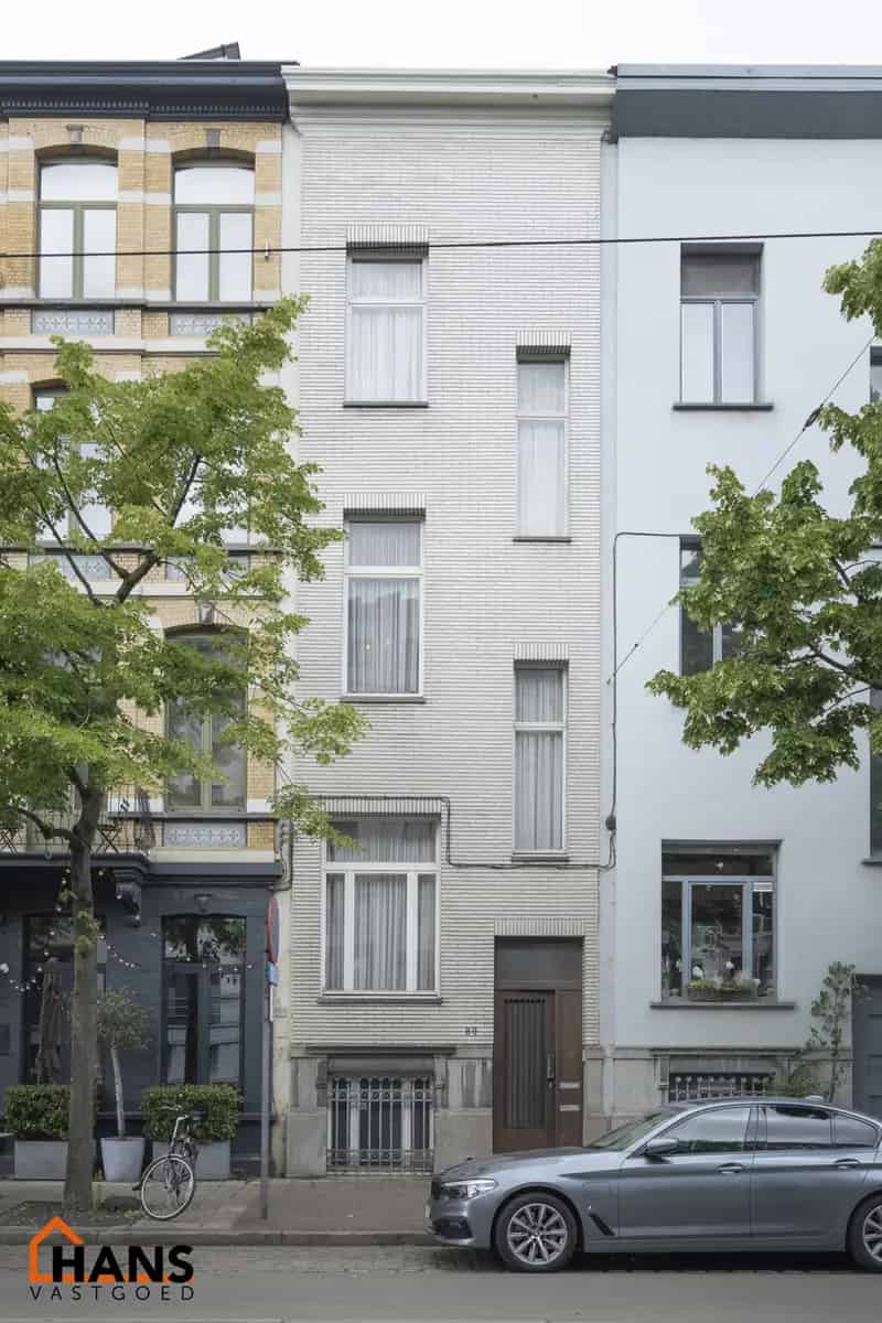 Huis te koop Antwerpen Centrum: Te renoveren woning met garage