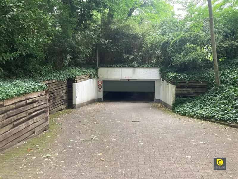 Garagebox te Fruithoflaan  Ruime Droge Garage Nabij E19 E34