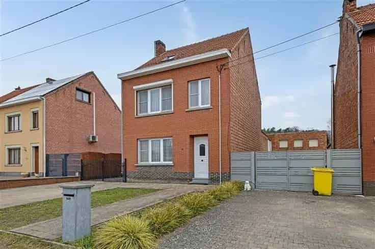 Huis Te Koop Lubbeek: 3 Slaapkamers, 2 Garages, Ruime Zolder