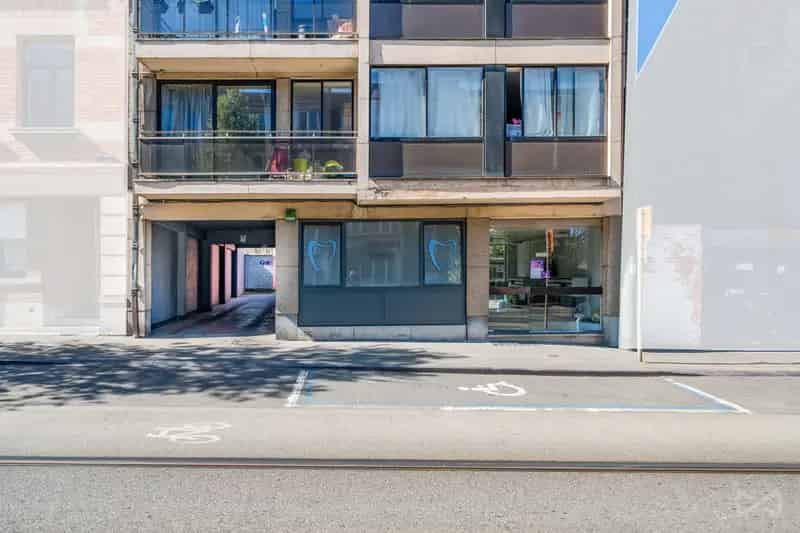 Duplex Appartement met Handelsruimte te Berchem