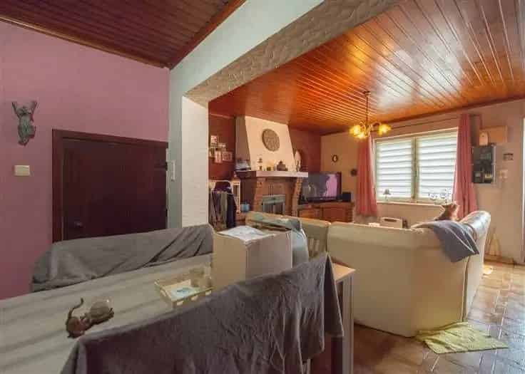 Huis Te Koop: 3 Slaapkamers Te Renoveren Nabij Faciliteiten