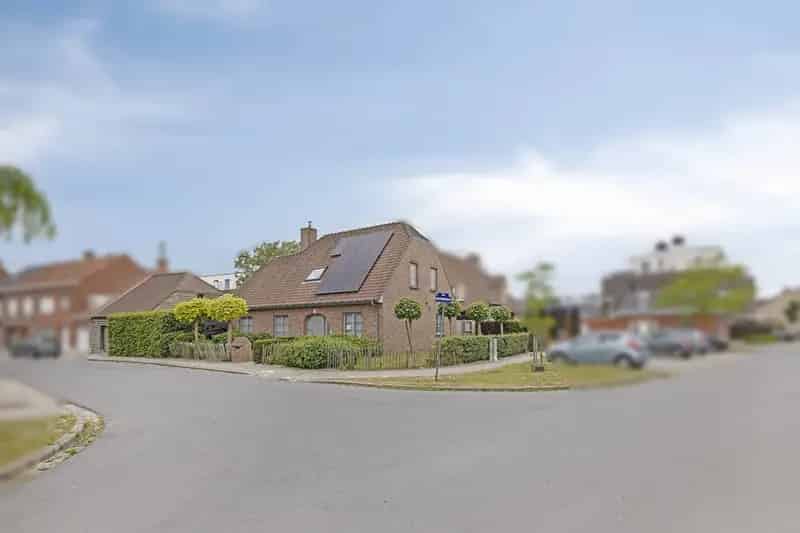Huis te koop: Ruime woning met garage in rustige omgeving