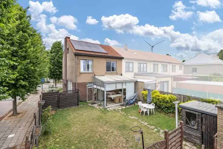 Huis Te Koop Erembodegem: 3 slaapkamers, garage, zonnepanelen