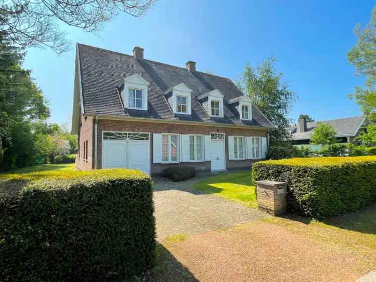 Villa te koop in Zwijnaarde met ruime tuin en uitstekende indeling