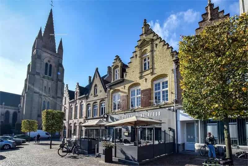Handelspand te koop Nieuwpoort: Restaurant met woonst