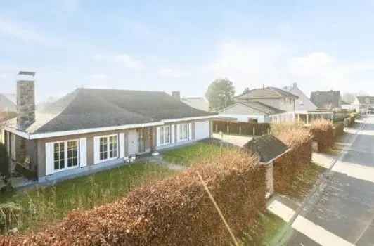 Te koop woning met 4 kamers, grote garage en tuin