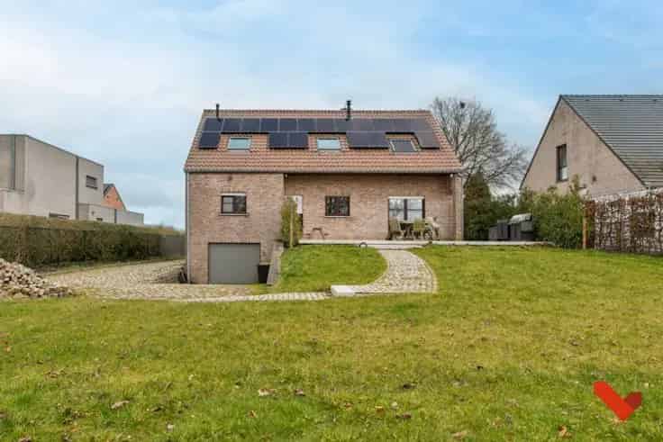 Huis Te Koop Hoeleden Ruime gezinswoning 6 slaapkamers