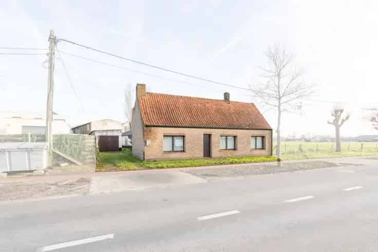 Huis te Koop Knesselare Te renoveren woning met veldenzicht