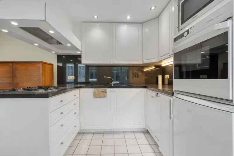 Huis te koop Ekeren: Charmante woning met orangerie