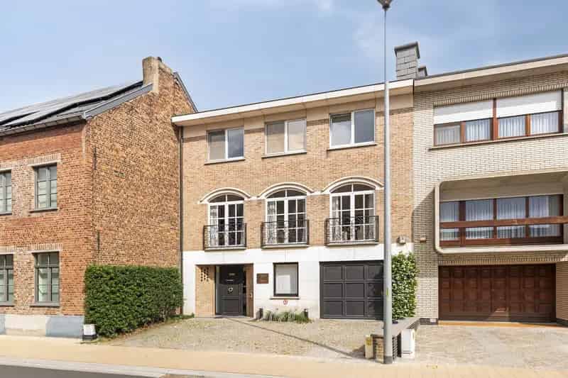 Bel-etage woning met praktijk 5 slaapkamers tuin en garage