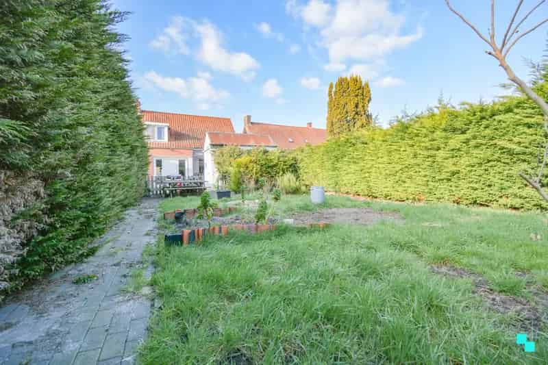 Licht te renoveren HOB Roeselare 2 slaapkamers 121m²