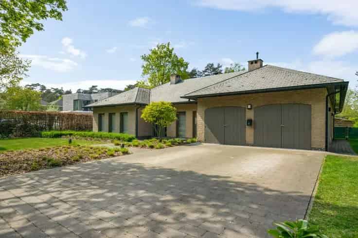 Laagbouwvilla te Koop  2027m²  Zwembad  Tuin  S-Gravenwezel