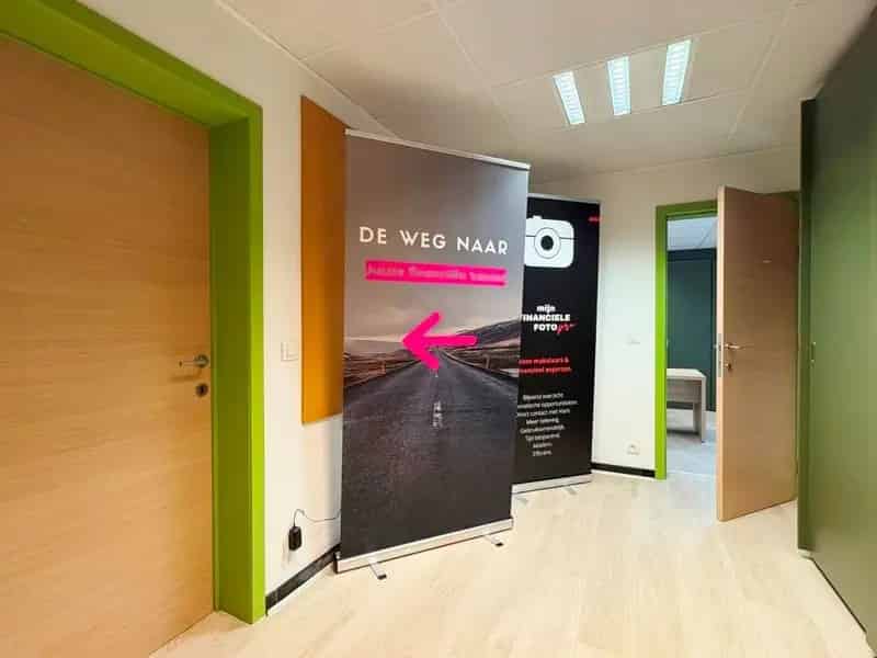 Kantoorgebouw met Appartement 3 Werkplekken