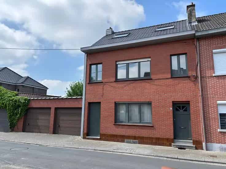 Gezinswoning 4 slaapkamers tuin 2 garages