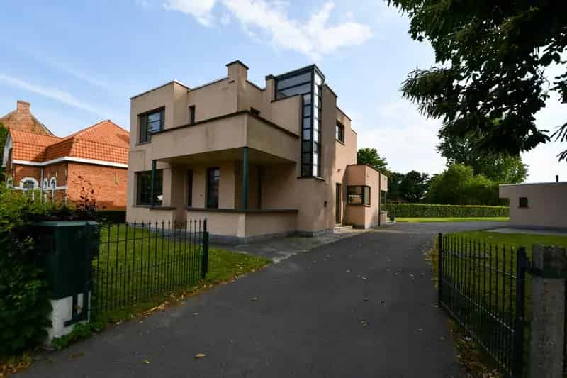 Huis te huur Lembeke: Ruime modernistische woning met tuin en garage