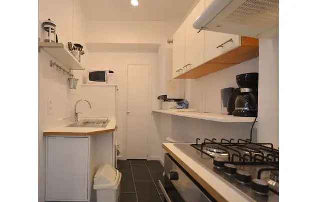 Huur 1 slaapkamer appartement van 702 m² in Brussels