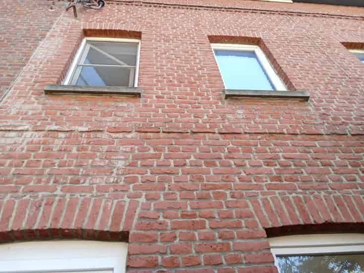 Huis te renoveren nabij scholen en winkels