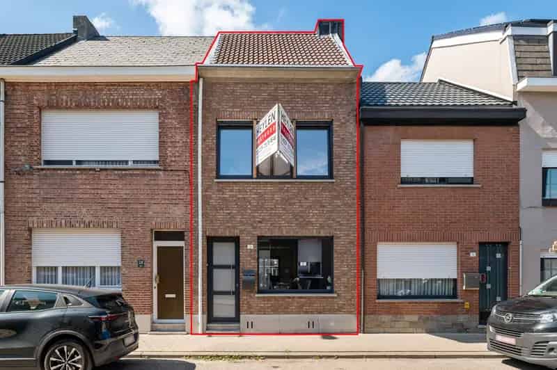 Instapklare eengezinswoning met drie slaapkamers en tuin