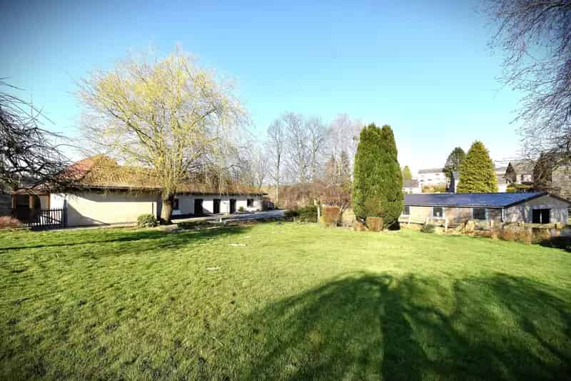 Villa te koop Leignon: charmante eigendom met paardenfaciliteiten