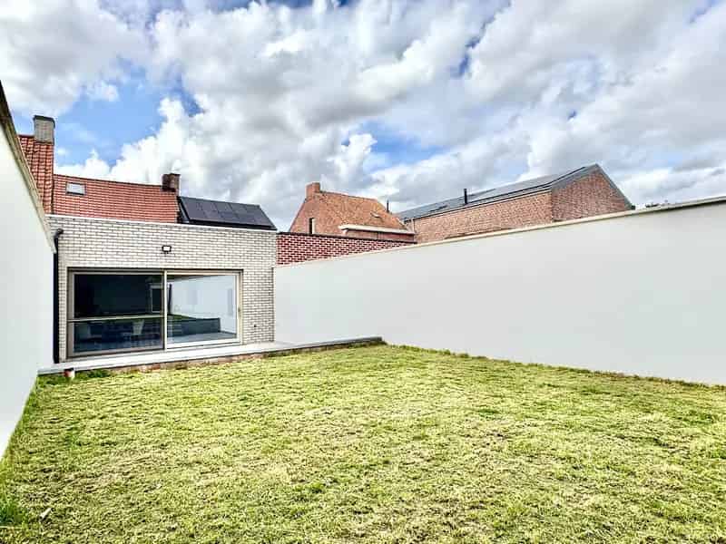 Gerenoveerde woning te koop 3 slaapkamers 2 badkamers tuin
