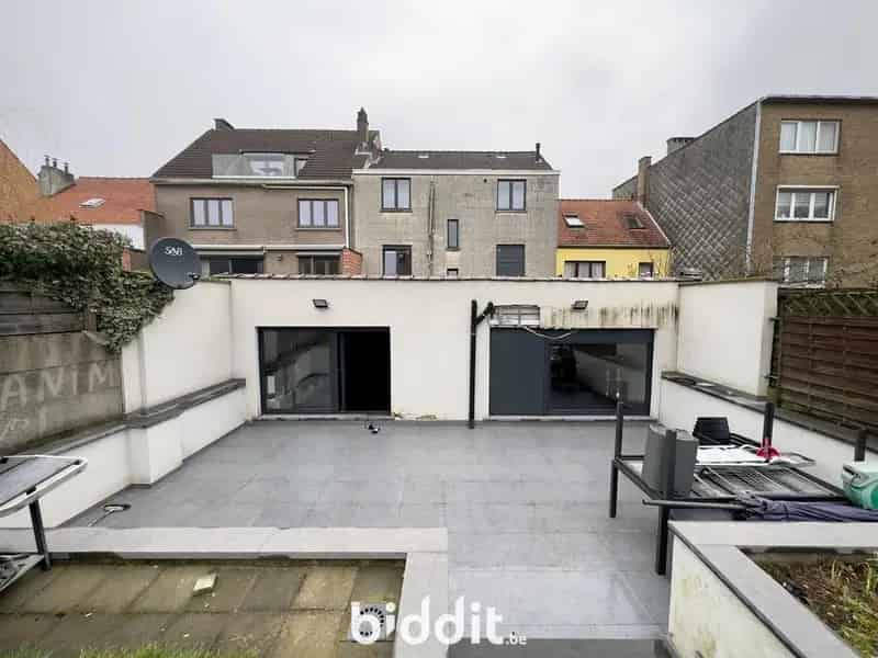 Woonhuis met 5 slaapkamers en tuin te koop