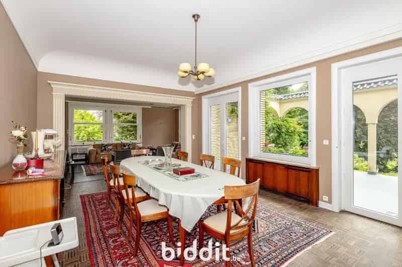 Grote Villa met Park te Koop