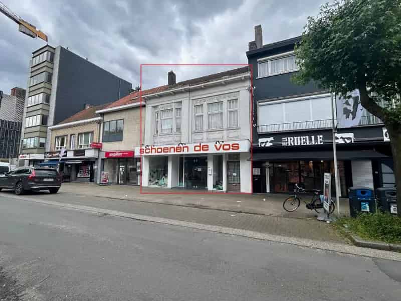 Huis te koop Zelzate: Statige woning met handelsruimte