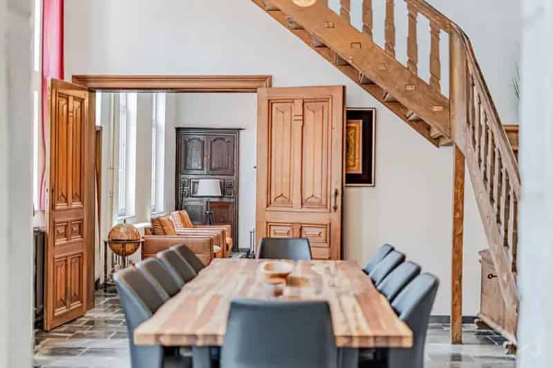Ruime woning te Waremme met zwembad en wellness 367m²