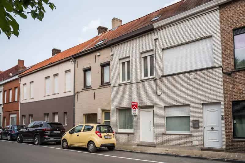 Huis te koop Izegem: renovatieproject met garage en terras