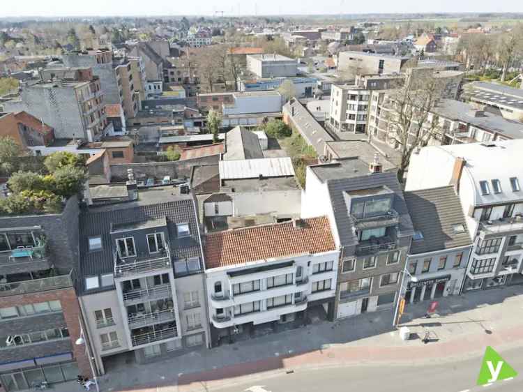 Huis te koop met grote handelsruimte in Eeklo