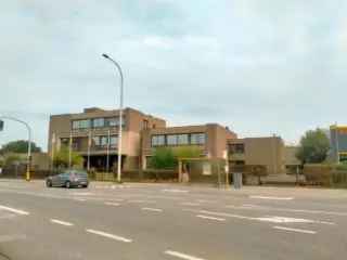 Bouwgrond Zellik te koop - Bedrijfssite met centraal gebouw