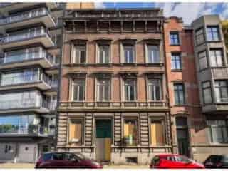 Herenhuis te koop Luik 840m2 8 slaapkamers renovatieproject