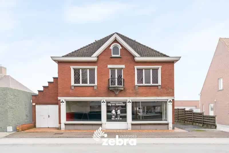 Ruime alleenstaande handelswoning te Marialoop Meulebeke