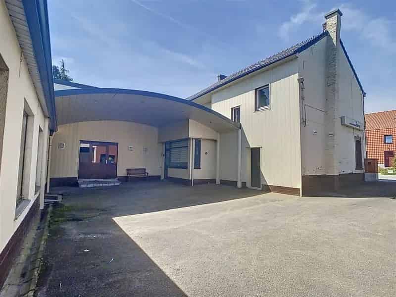 Handelspand met Woonst en Garage 17a 20ca