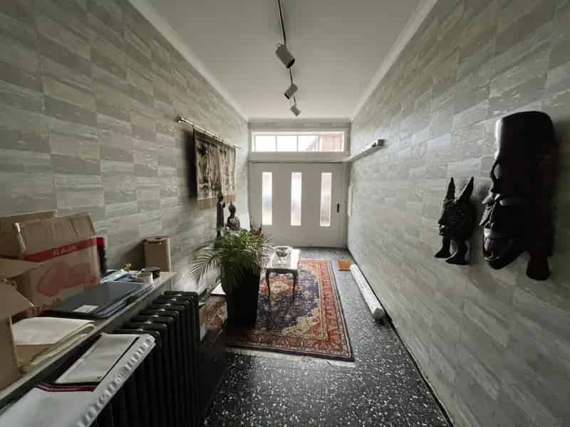 Industrieel Atelier met Woonst Centraal Gelegen