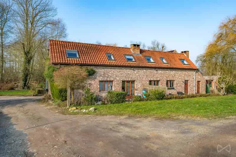 Huis te koop: gerenoveerde hoeve met 4 units en zwembad