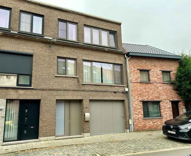 Huis te huur Bel-etage: Garage, Terras, 2 slaapkamers