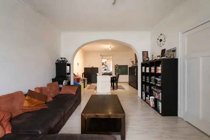 4 Slaapkamers Huis met Paardenboxen en Grote Tuin