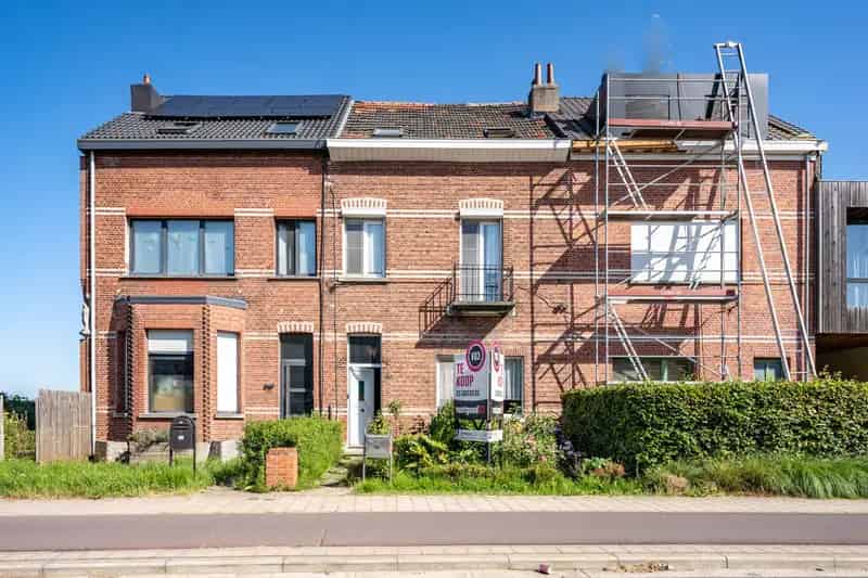 Huis te koop Ekeren: 5 slaapkamers te renoveren