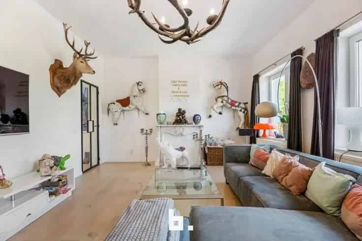 Ruime Instapklare Woning te Koop met Polyvalente Ruimte