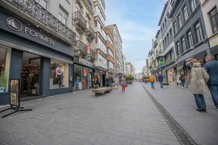 Huur handelspand in drukke winkelstraat met volledige aanbod