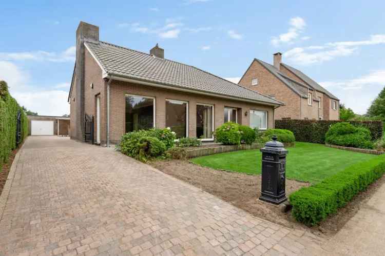 Laagbouw woning met 4 slaapkamers op perceel van 800 m²