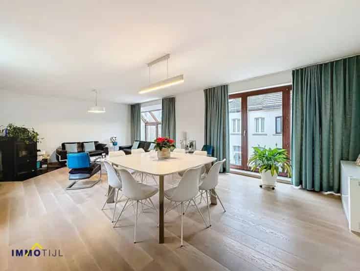Huis Te Koop Gijzegem: Ruime woning met dubbele garage en tuin