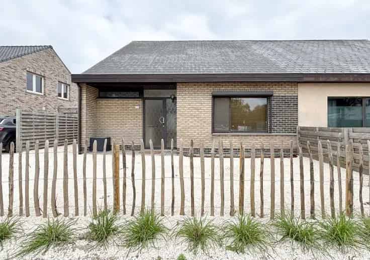 Huis Te Koop Zomergem: 4 Slaapkamers, Garage en Tuin