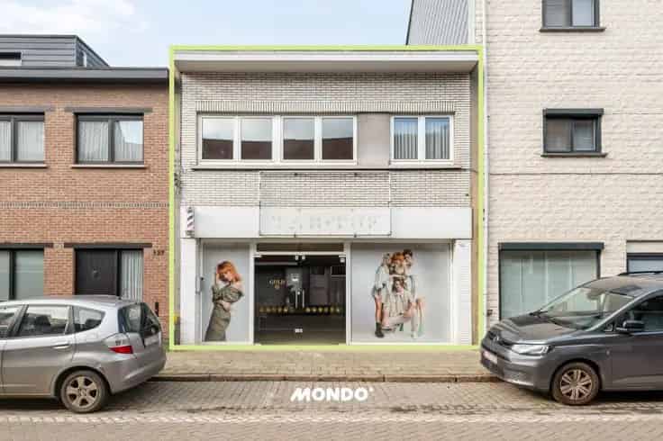 Huis Te Koop Niel Centrum: Ruime Handelswoning met 3 slaapkamers