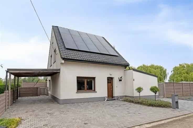 Gerenoveerde woning met grote tuin te koop