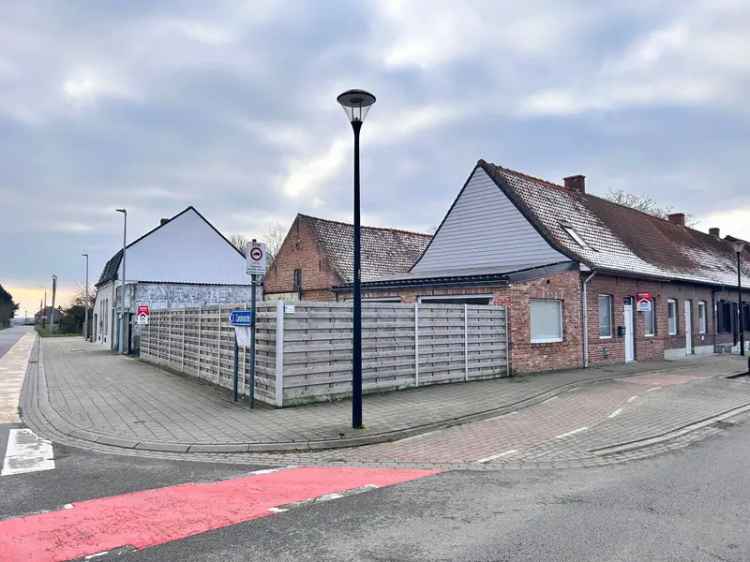 Huis te huur met loods in top locatie nabij voorzieningen